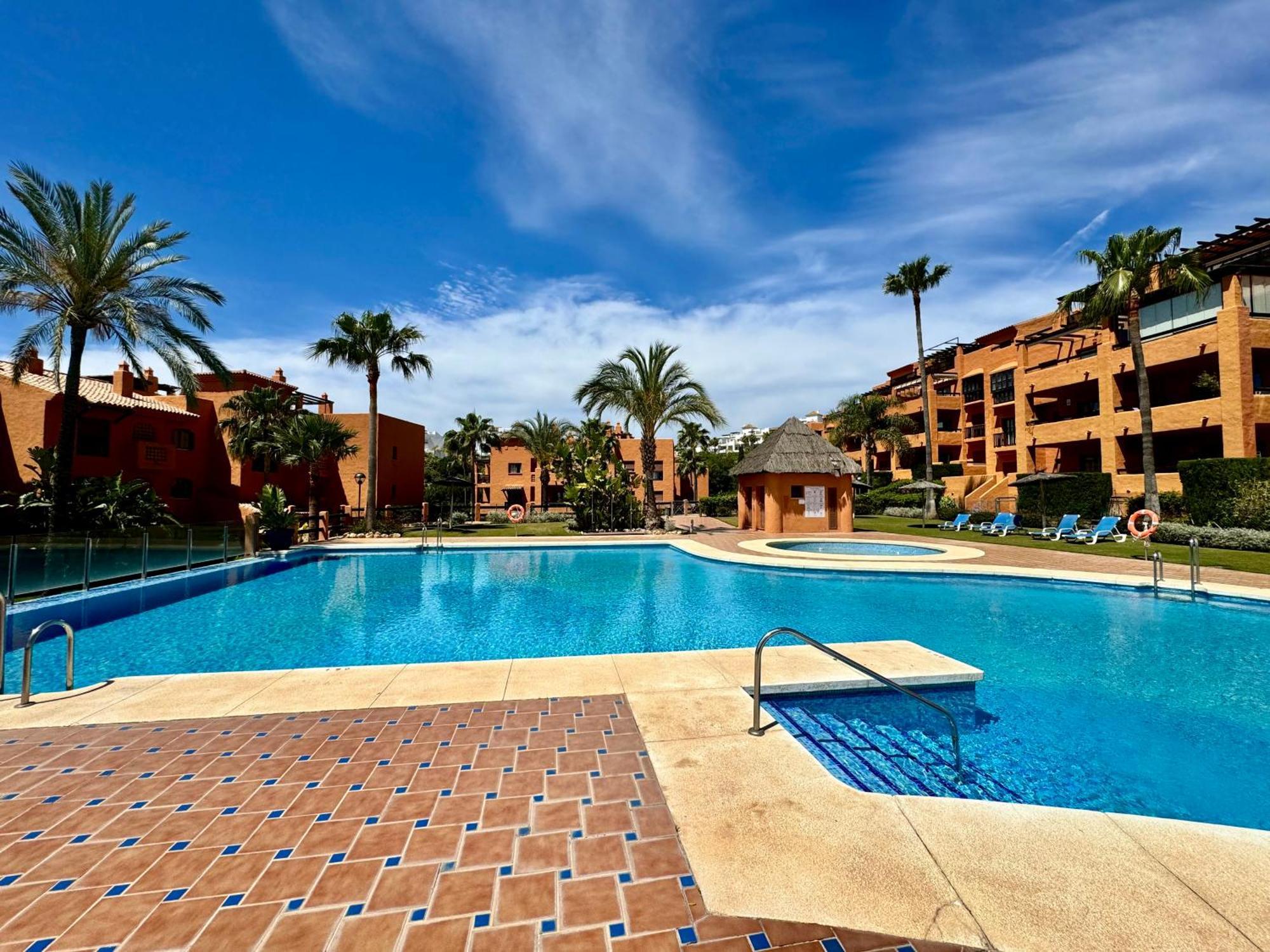 Piso De Lujo Totalmente Equipado A Estrenar Para 6 Estepona Luaran gambar