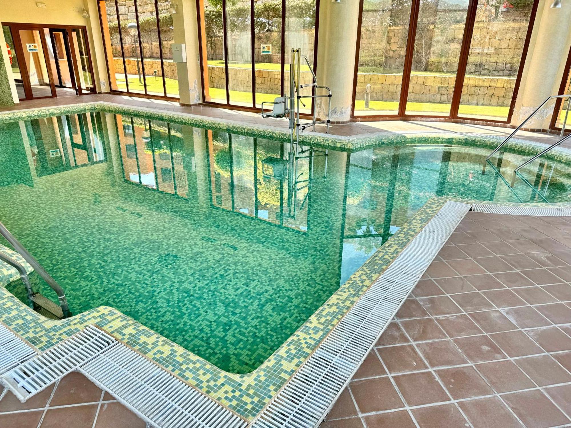 Piso De Lujo Totalmente Equipado A Estrenar Para 6 Estepona Luaran gambar