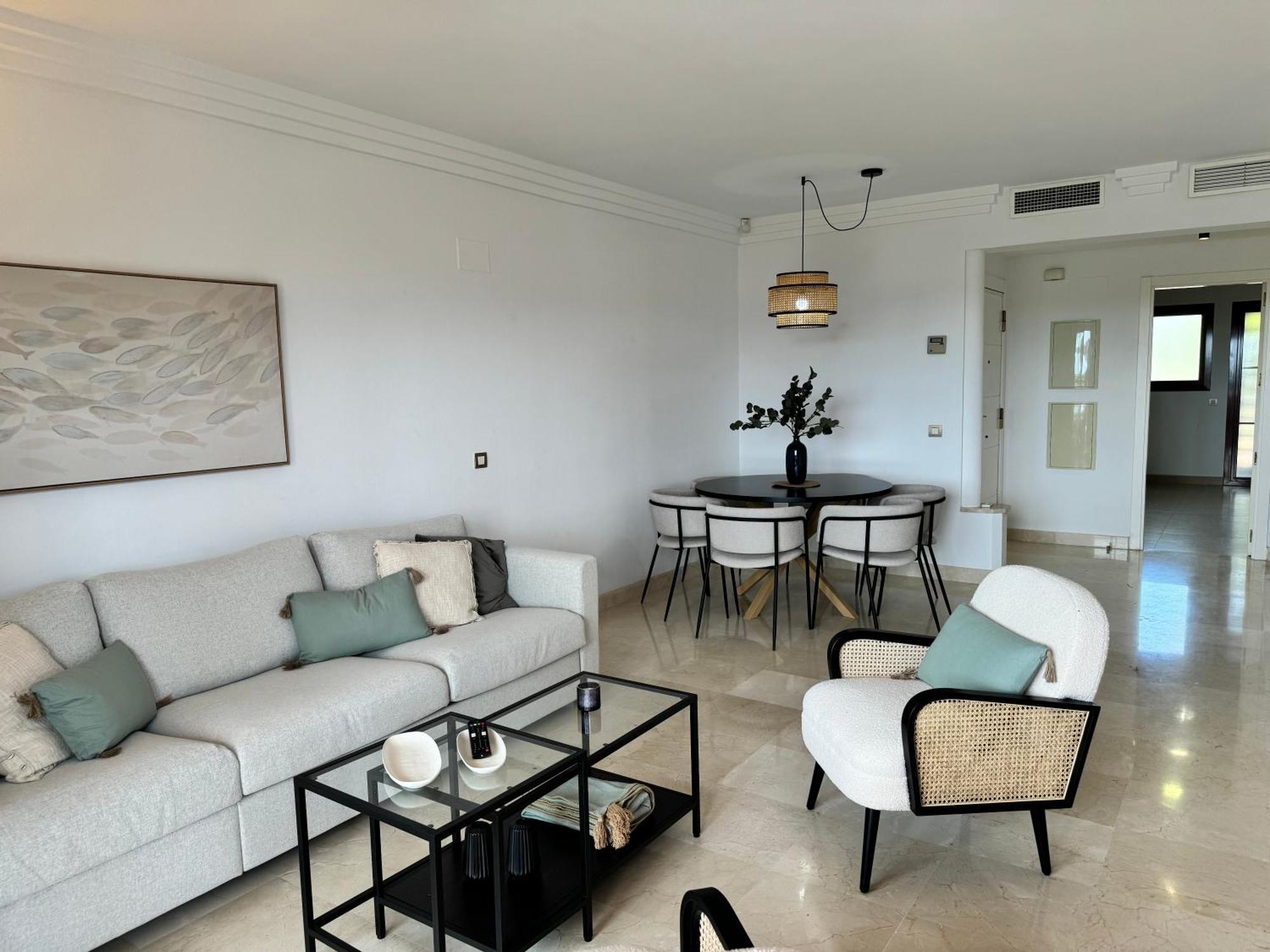 Piso De Lujo Totalmente Equipado A Estrenar Para 6 Estepona Luaran gambar